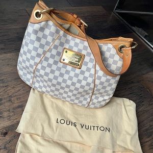 100% Authentic Louis Vuitton Damier Galleria Bag with dust bag included